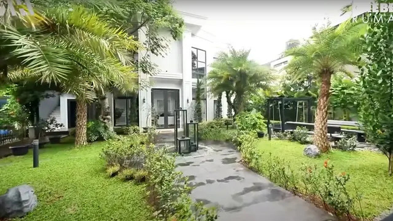 7 Potret Taman Rumah Dokter Reza Gladys, Asri dan Mewah Bak Resort (sumber: YouTube AH)