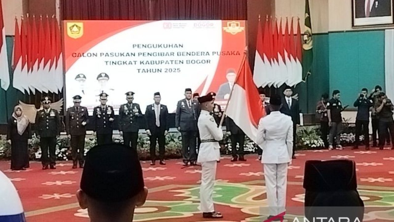 Bupati Bogor Rudy Susmanto resmi mengukuhkan 60 anggota Paskibraka Bogor, siap bertugas pada upacara HUT ke-80 RI. Siapa saja mereka dan bagaimana persiapannya?
