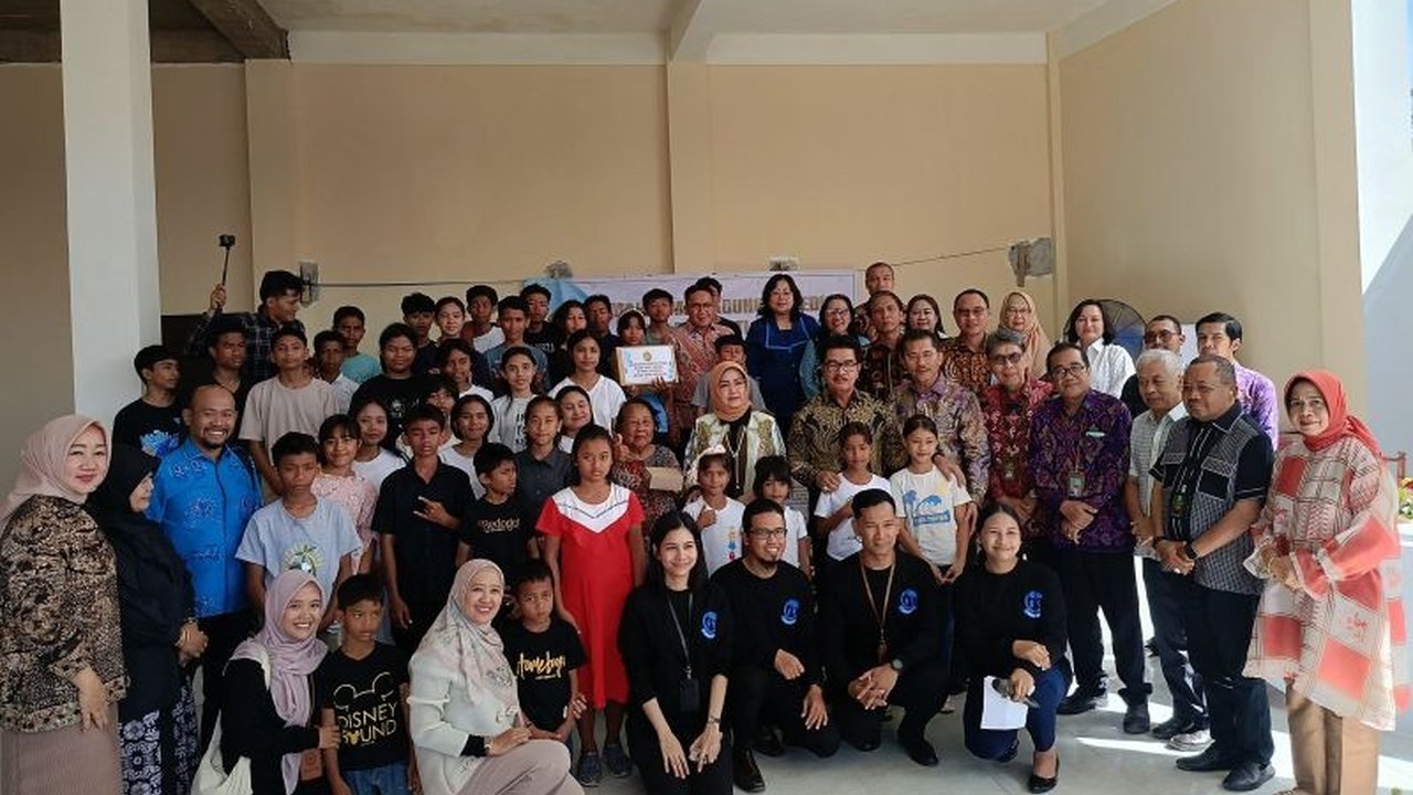 Mahkamah Agung Peduli kembali menunjukkan kepeduliannya dengan menyalurkan bantuan signifikan, termasuk Rp50 juta, kepada Panti Asuhan Wisma Anak Harapan di Bali pascakebakaran. Simak detailnya!