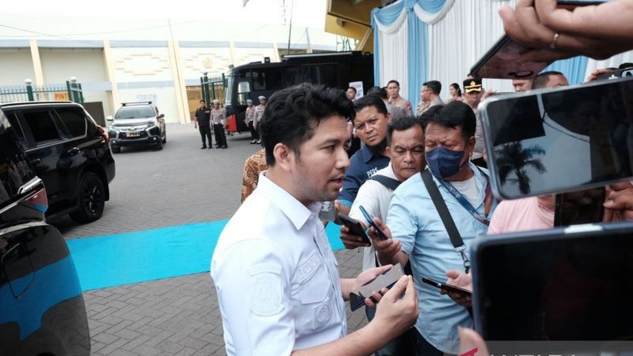 Wagub Jatim Emil Dardak tegaskan Kenaikan PBB P2 sepenuhnya kewenangan kepala daerah. Apa penyebab lonjakan pajak dan bagaimana masyarakat bisa mengajukan banding?