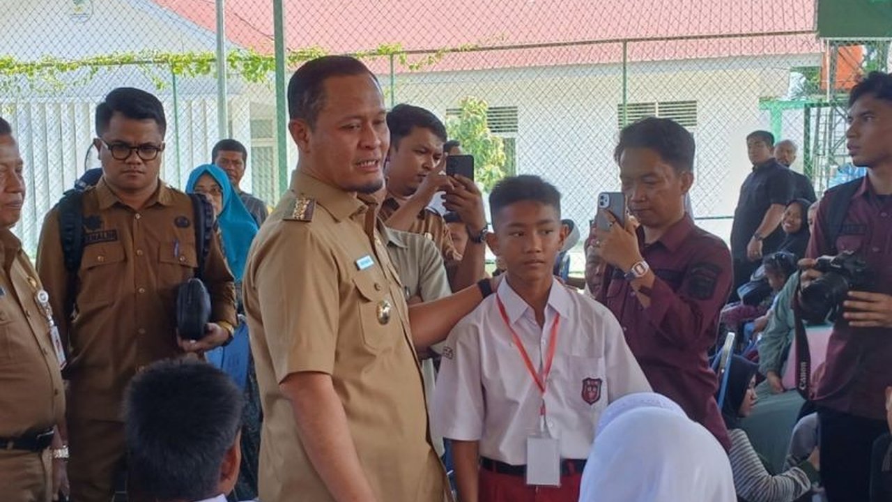 Pemerintah Kota Pekanbaru meluncurkan program pendidikan gratis bagi hampir 1.500 anak putus sekolah, menjamin tidak ada lagi anak yang tidak bersekolah di Pekanbaru.