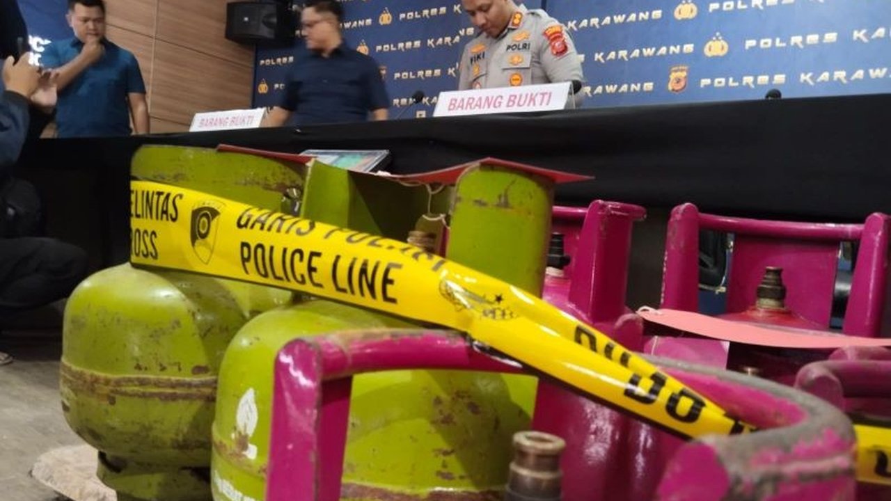 Polres Karawang berhasil mengungkap praktik pengoplosan gas elpiji bersubsidi di Majalaya, Karawang, menangkap lima pelaku yang meraup untung besar dari kegiatan ilegal ini.