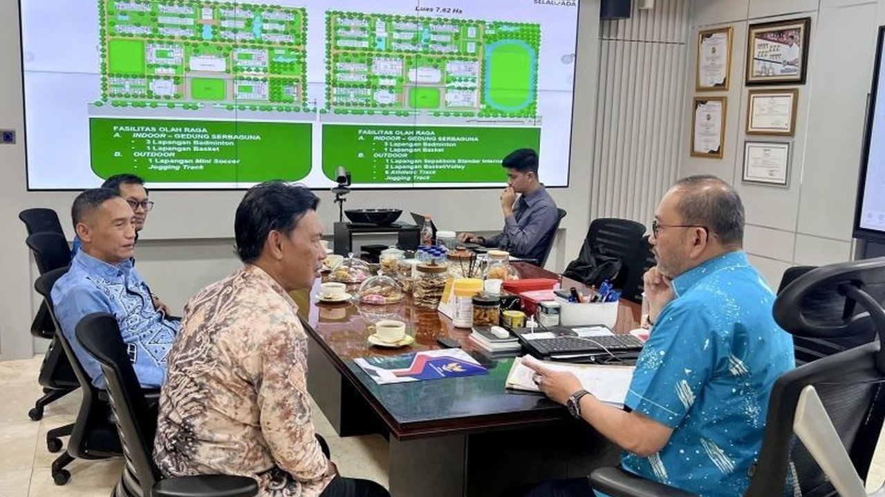 Pemerintah Kabupaten Hulu Sungai Selatan (HSS) dan Kementerian Sosial (Kemensos) RI berkolaborasi membahas penguatan Program Sekolah Rakyat, inisiatif penting untuk pemerataan akses pendidikan bagi masyarakat rentan.