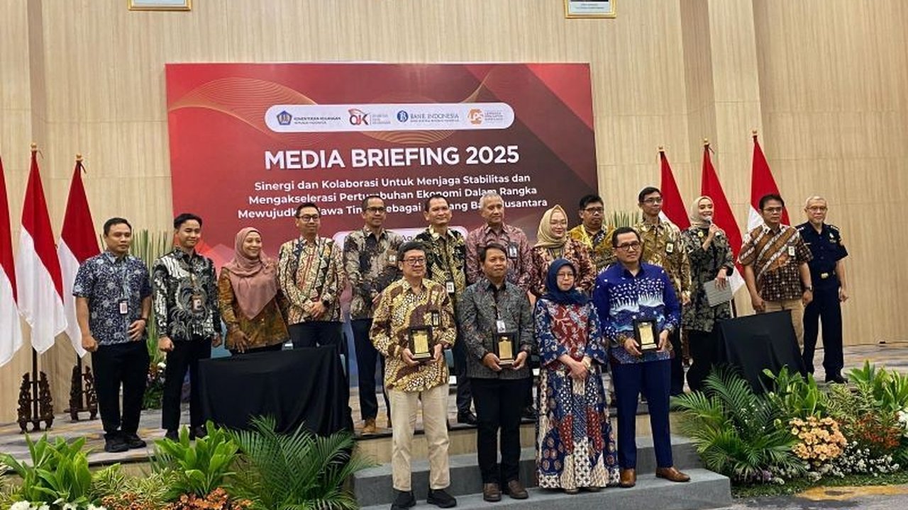 Anggaran Pendapatan dan Belanja Negara (APBN) mengucurkan triliunan rupiah untuk konektivitas di Jawa Timur. Simak bagaimana APBN Jawa Timur mendukung terwujudnya Gerbang Nusantara Baru.