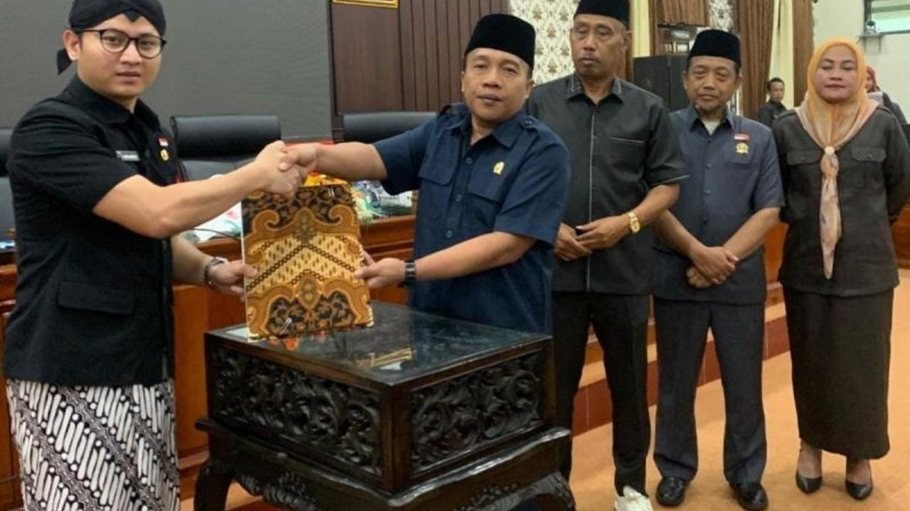 Pemkab Trenggalek serius wujudkan konsep Kota Atraktif Trenggalek pada 2026. Simak bagaimana strategi mereka untuk meningkatkan pendapatan daerah dan kesejahteraan warga!