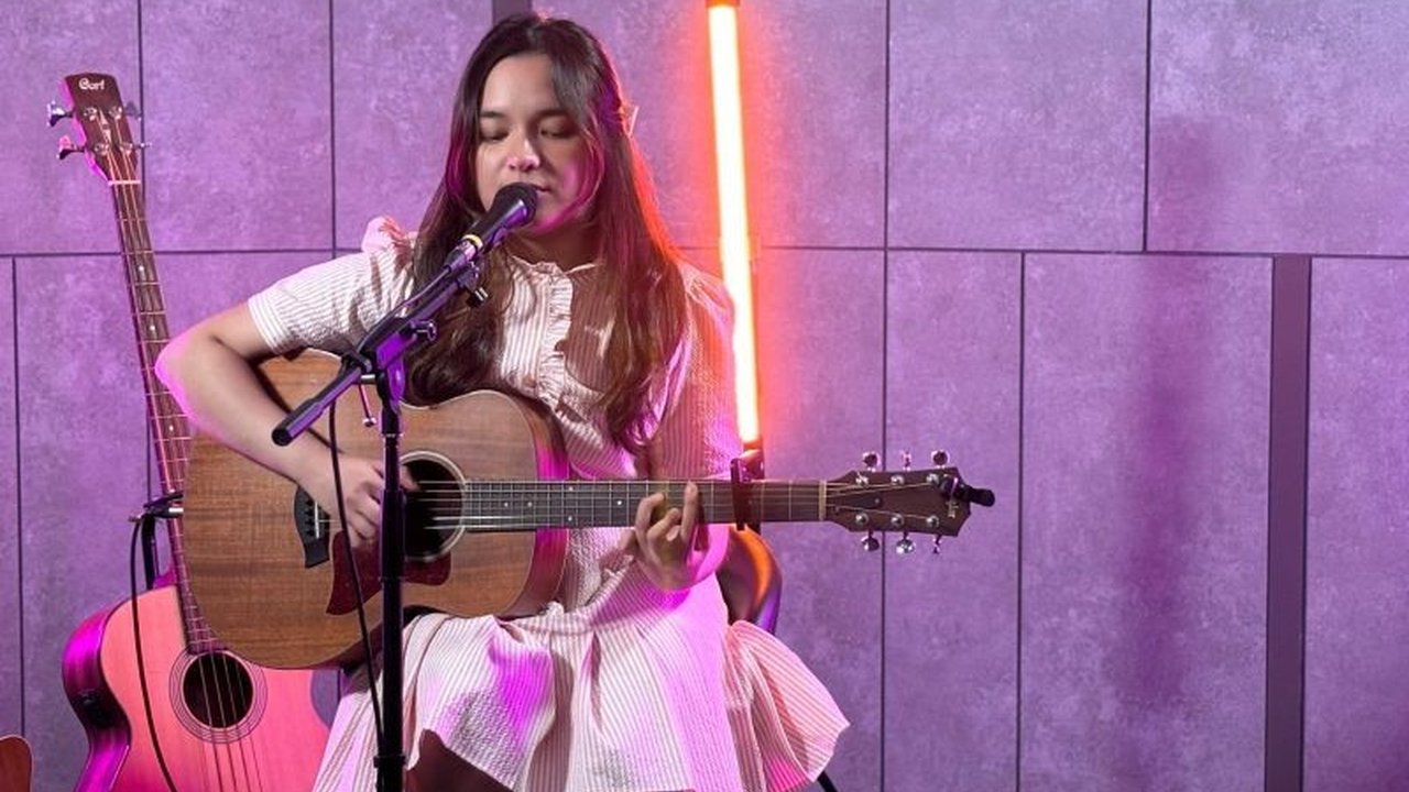 Musisi muda Alex Tan merilis single ketiganya, 'Blink', yang terinspirasi dari perjuangan sang paman melawan sakit. Kisah haru di baliknya akan membuat Anda penasaran.