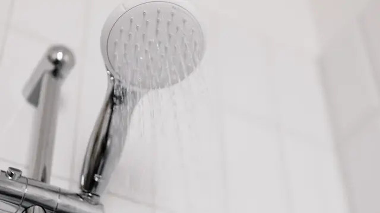 Ilustrasi mandi. (Photo by Karolina Grabowska: https://www.pexels.com/photo/close-up-photo-of-a-shower-head-