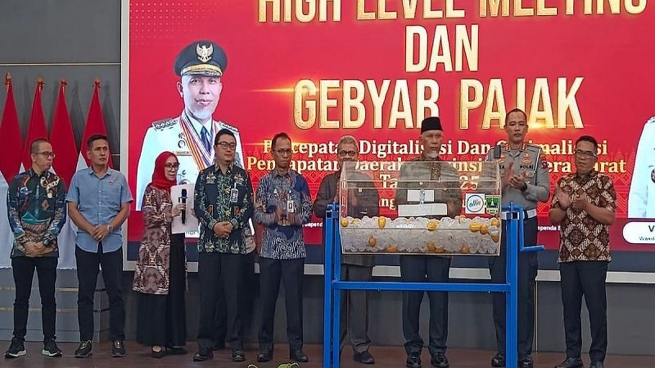 Pemerintah Provinsi Sumatera Barat memutakhirkan sistem Digitalisasi Pajak Daerah Sumatera Barat demi efisiensi dan menutup celah kebocoran PAD. Simak dampaknya!