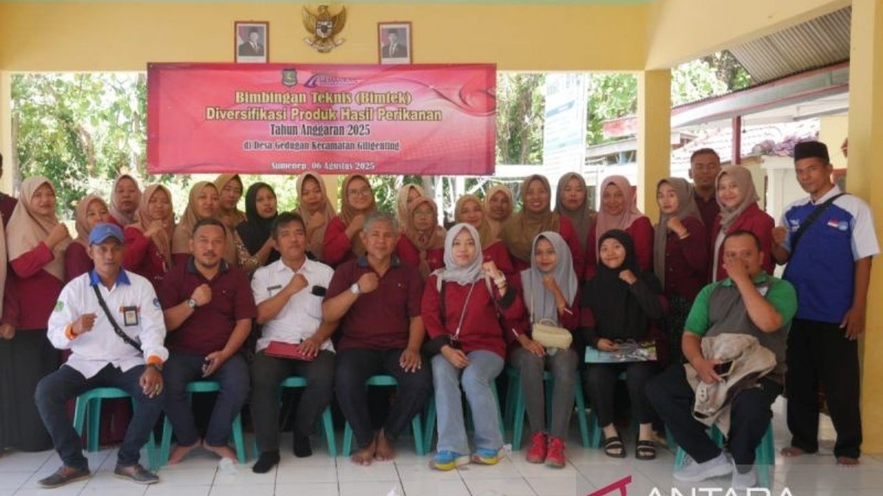 Pemerintah Kabupaten Sumenep menggerakkan 12 Komunitas Informasi Masyarakat (KIM) untuk bantu pemasaran UMKM lokal, memperluas jangkauan produk mereka.