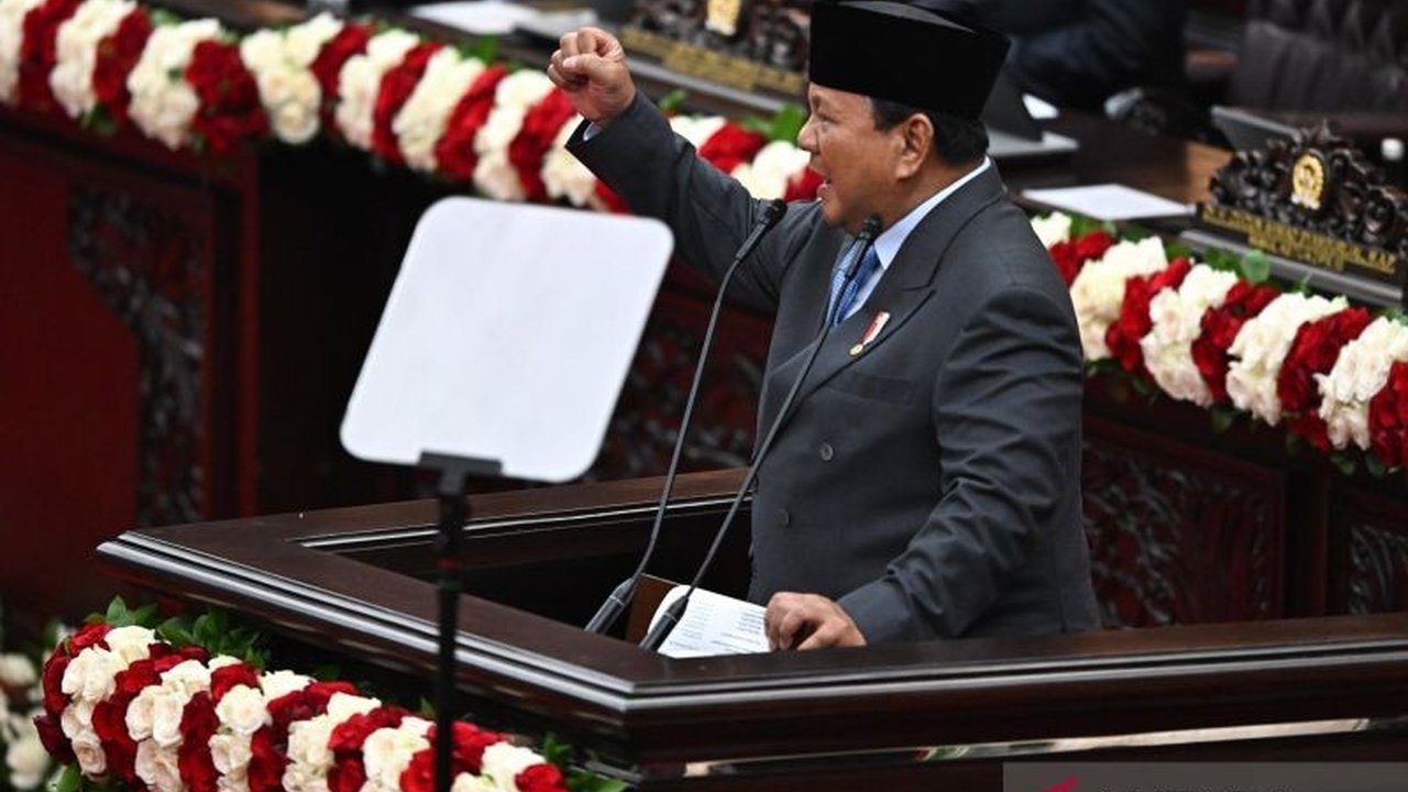 Presiden Prabowo Subianto mengumumkan alokasi Rp22,7 triliun untuk Perum Bulog dalam RAPBN 2026, bagian dari total Rp164,4 triliun untuk ketahanan pangan nasional. Apa saja prioritasnya?