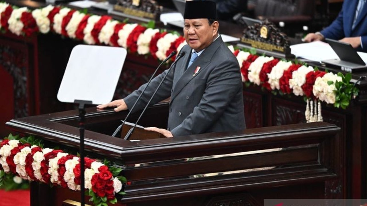 Presiden Prabowo Subianto menegaskan Indonesia harus menjadi pelopor energi bersih dunia, menggenjot EBT dan optimis capai net zero emission lebih cepat. Bagaimana strategi fiskalnya?