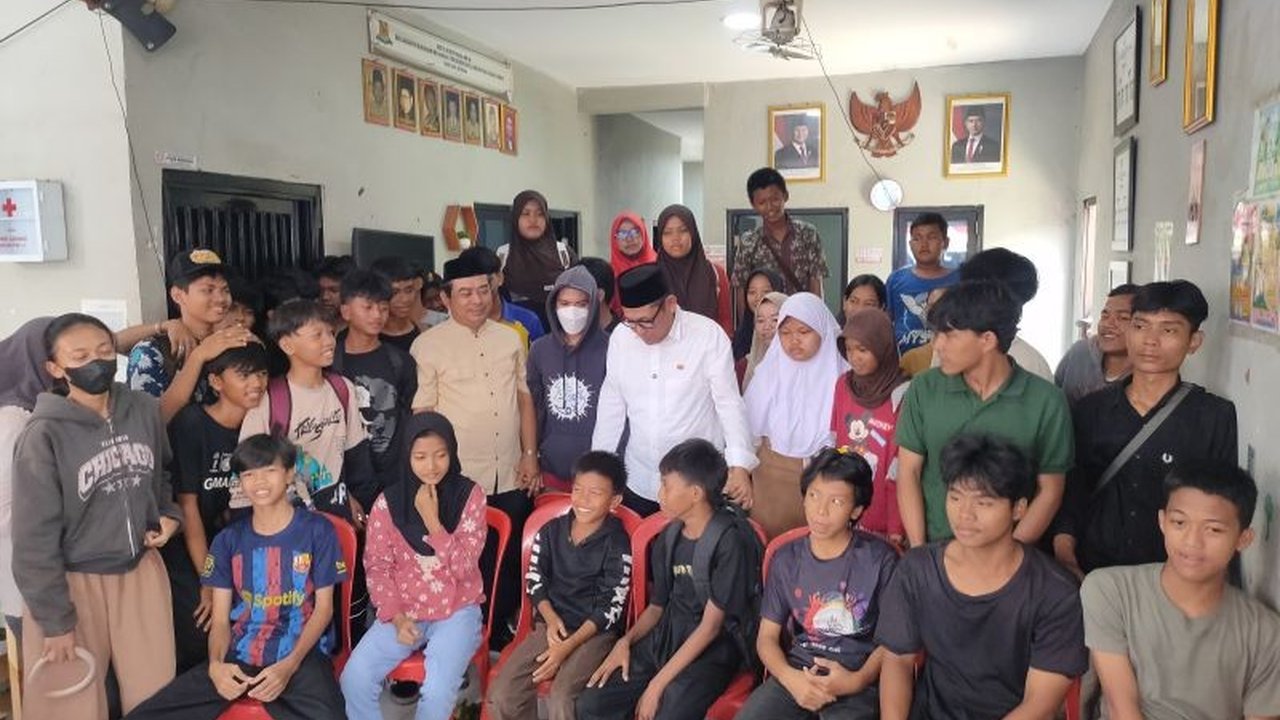 Sebanyak 20 anak putus sekolah di Jakarta Barat kini mendapatkan kesempatan kedua untuk melanjutkan pendidikan mereka di Sanggar Kegiatan Belajar (SKB) 07 Cengkareng. Simak kisah inspiratif mereka!
