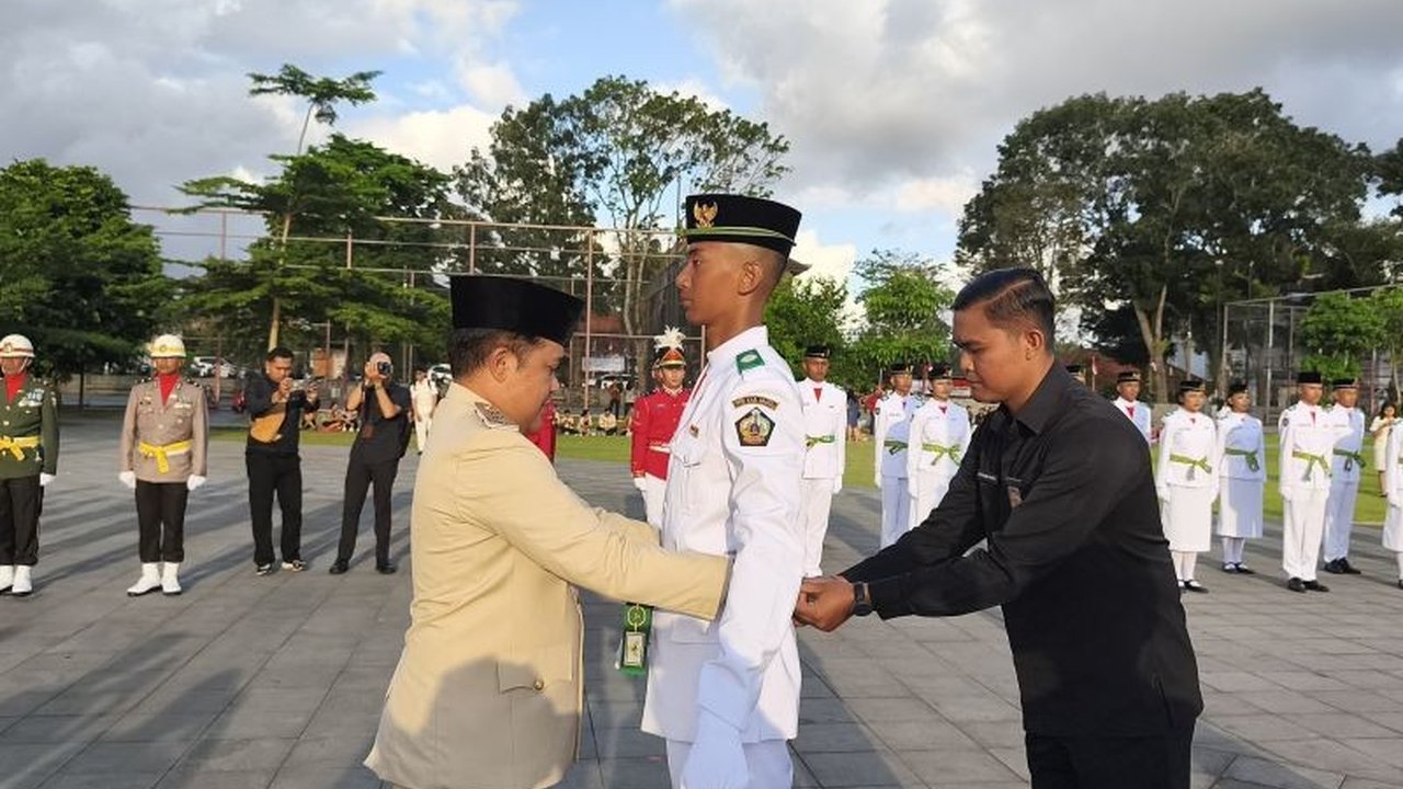 Bupati Bangli, Sang Nyoman Sedana Arta, mengukuhkan 60 anggota Paskibraka Bangli, menekankan pentingnya persatuan dan dedikasi dalam memaknai HUT ke-80 RI.
