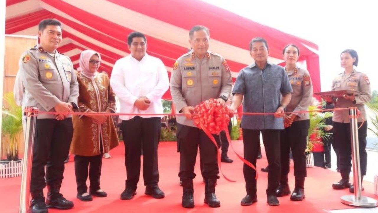 Kapolda Kepri tegaskan keamanan prima jadi kunci utama jaga investasi di KEK Galang Batang. Simak bagaimana Pos Pengamanan Terpadu mendukung pertumbuhan ekonomi!
