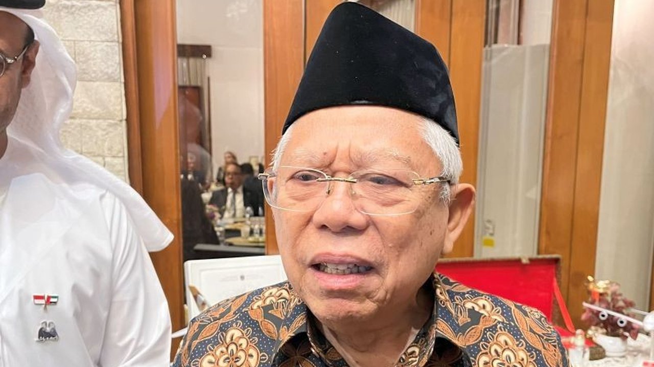 Mantan Wakil Presiden Ma'ruf Amin memberikan dukungan penuh terhadap Muhammadiyah dalam upayanya mendirikan Bank Syariah Muhammadiyah, menandai langkah penting bagi ekonomi syariah nasional.