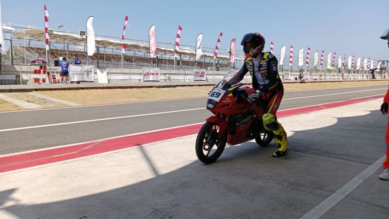 Ratusan pembalap nasional ramaikan Mandalika Racing Series putaran ketiga di Sirkuit Mandalika, sekaligus rayakan HUT Kemerdekaan RI ke-80 dengan aksi balap seru.