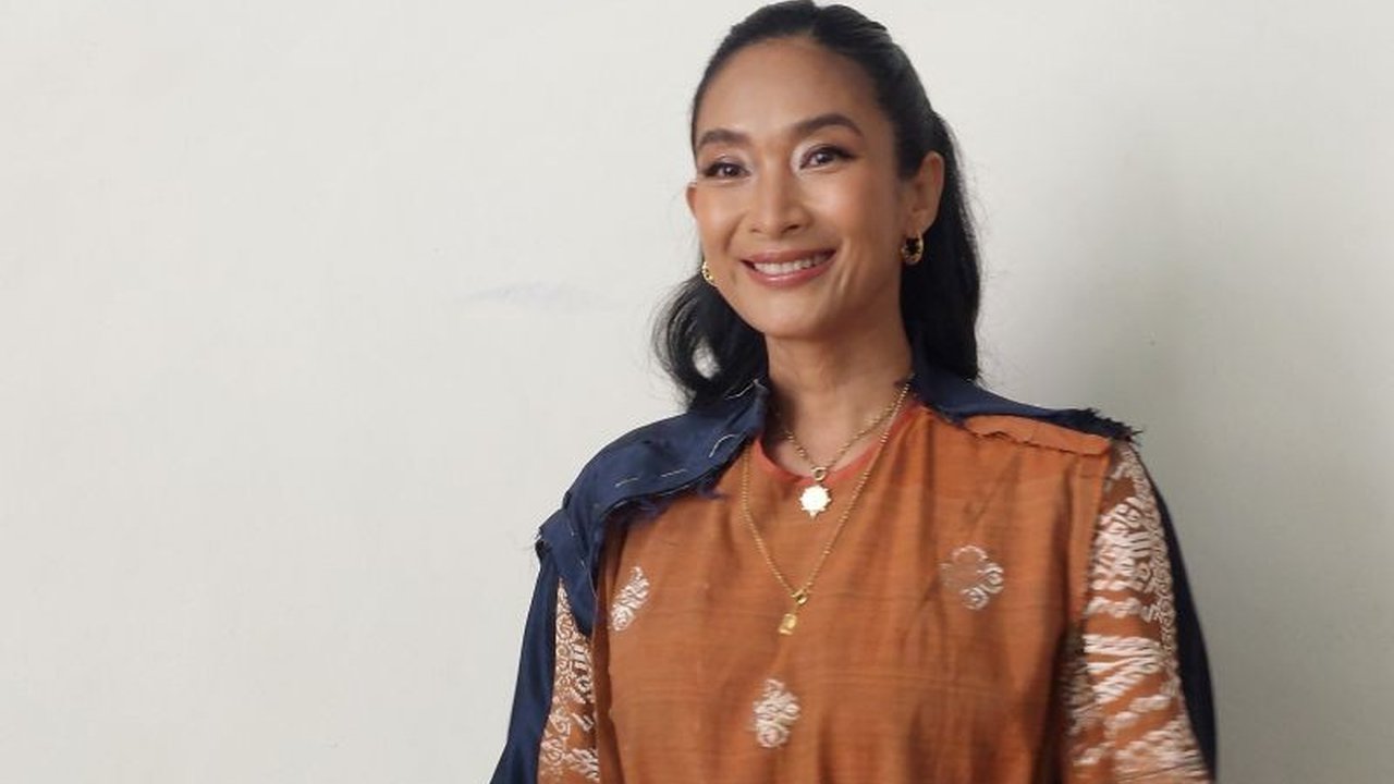 Aktris Happy Salma mengungkapkan Makna Kemerdekaan baginya adalah perayaan hidup dan apresiasi ciptaan Tuhan, serta ajakan bersyukur atas kontribusi seluruh elemen bangsa.