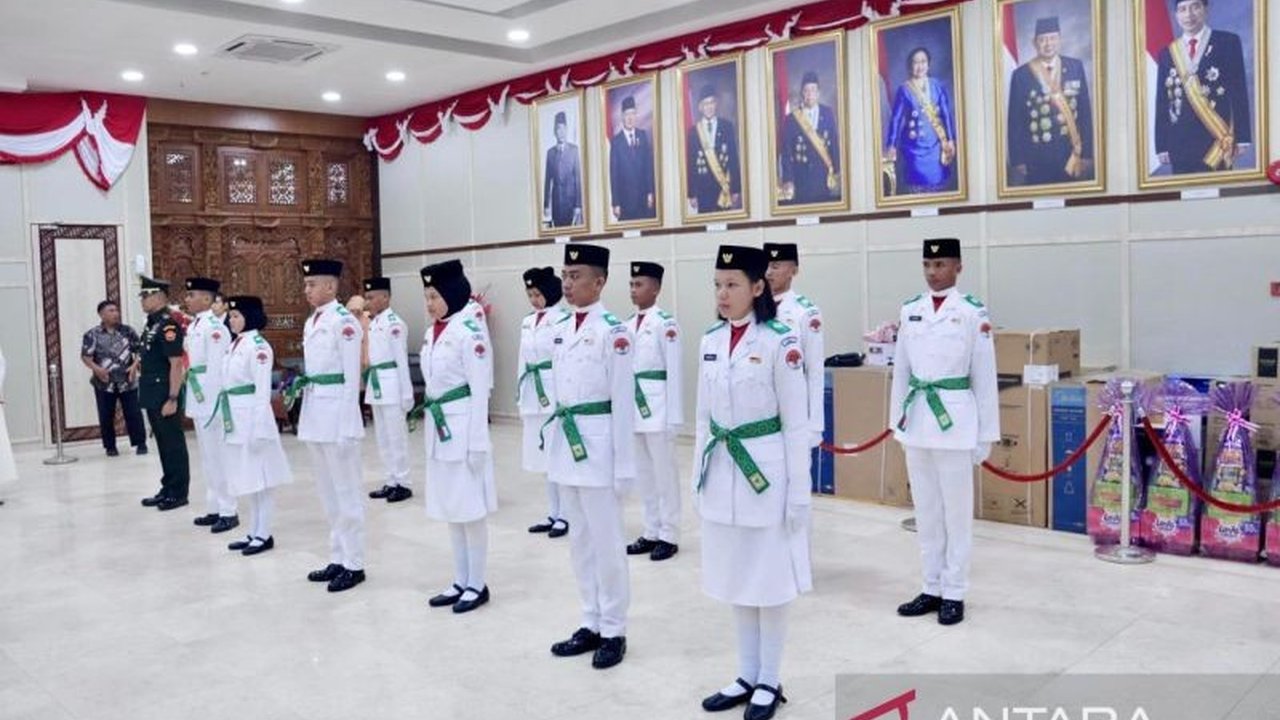 Konsul RI Tawau resmi mengukuhkan 12 pelajar CLC sebagai Paskibraka Tawau 2025, membentuk karakter dan nasionalisme anak-anak PMI di perbatasan.