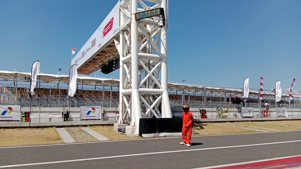 Dua Pembalap NTB Siap Guncang MRS 2025 Mandalika: Ini Profil Singkatnya!