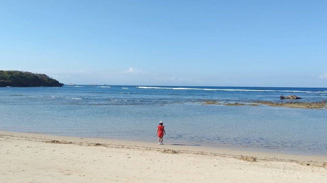 BBMKG Denpasar prediksi Cuaca Bali HUT RI ke-80 akan berawan, dukung penuh aktivitas publik. Waspada potensi gelombang tinggi di perairan selatan!