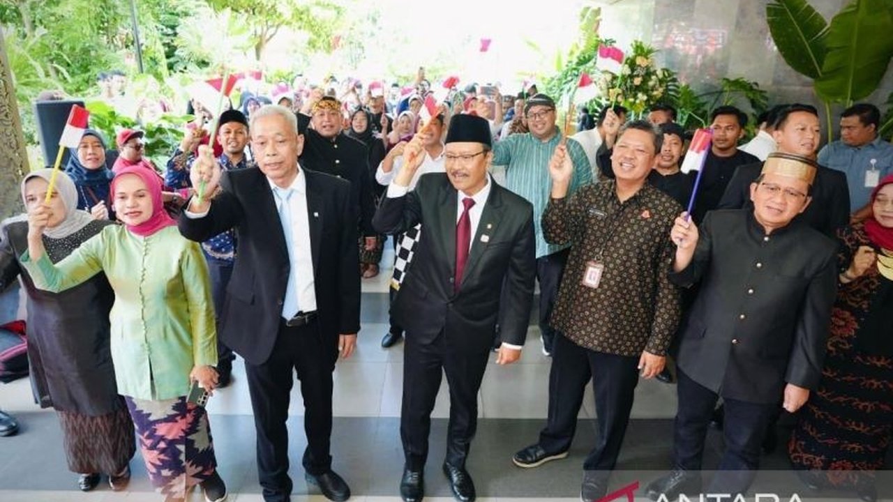 Menteri Sosial Saifullah Yusuf mengajak seluruh jajaran Kemensos bergotong royong wujudkan dampak positif melalui Program Sekolah Rakyat, instrumen utama pengentasan kemiskinan.