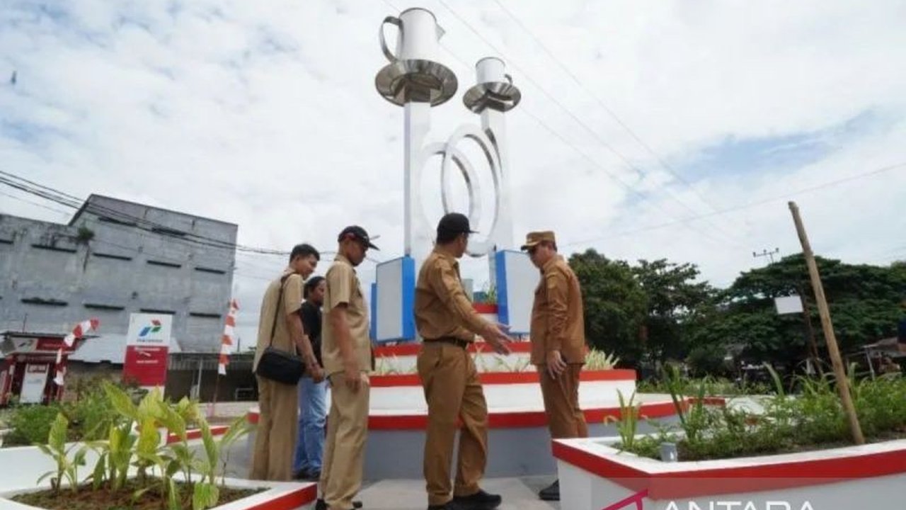 Pemerintah Kabupaten Belitung Timur bagikan 1.001 kupon belanja gratis untuk warga Manggar dalam rangka HUT RI ke-80. Simak bagaimana program ini dorong ekonomi lokal!