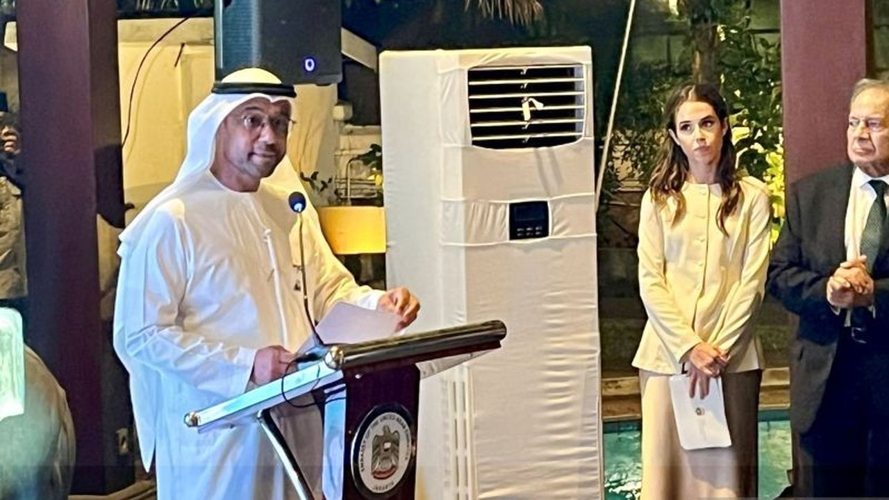 Dubes Uni Emirat Arab sampaikan selamat HUT ke-80 RI, memuji keteguhan bangsa. Simak bagaimana hubungan Indonesia UAE semakin erat di berbagai sektor.