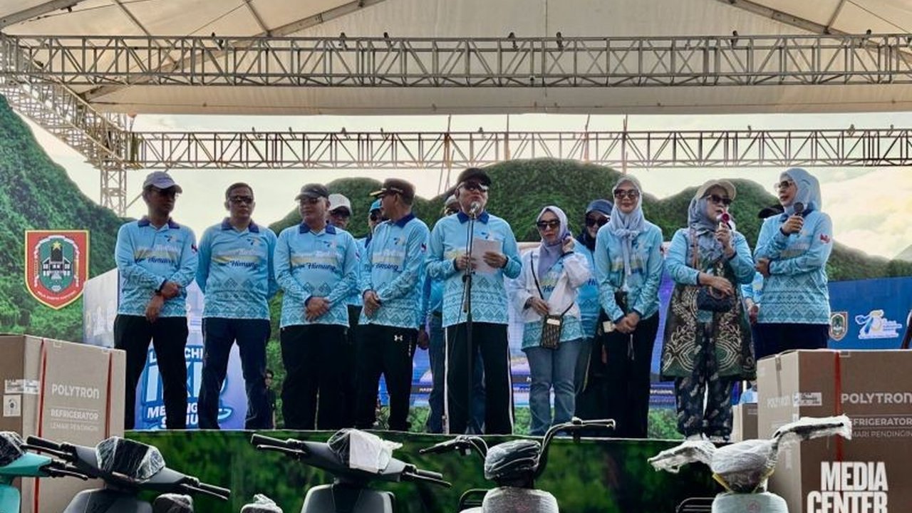 Gubernur Kalsel resmi meluncurkan Identitas Kependudukan Digital (IKD), sebuah langkah maju untuk memudahkan masyarakat mengakses dokumen kependudukan secara praktis dan aman. Bagaimana dampaknya bagi warga?