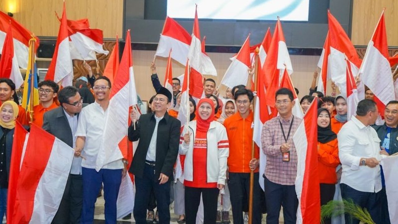 Gubernur Khofifah berikan pesan mendalam filosofi Urip Iku Urup Sunan Kalijaga kepada tim Ekspedisi 80 Gunung Arjuno Wanala Unair. Apa maknanya?