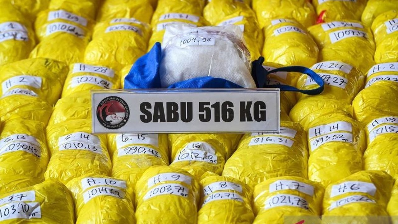 Polda Metro Jaya menunjukkan keseriusan luar biasa dalam membongkar peredaran narkoba jaringan internasional, menyita 516 kg sabu dan menangkap tujuh tersangka. Apa dampak signifikan operasi ini bagi keamanan nasional?