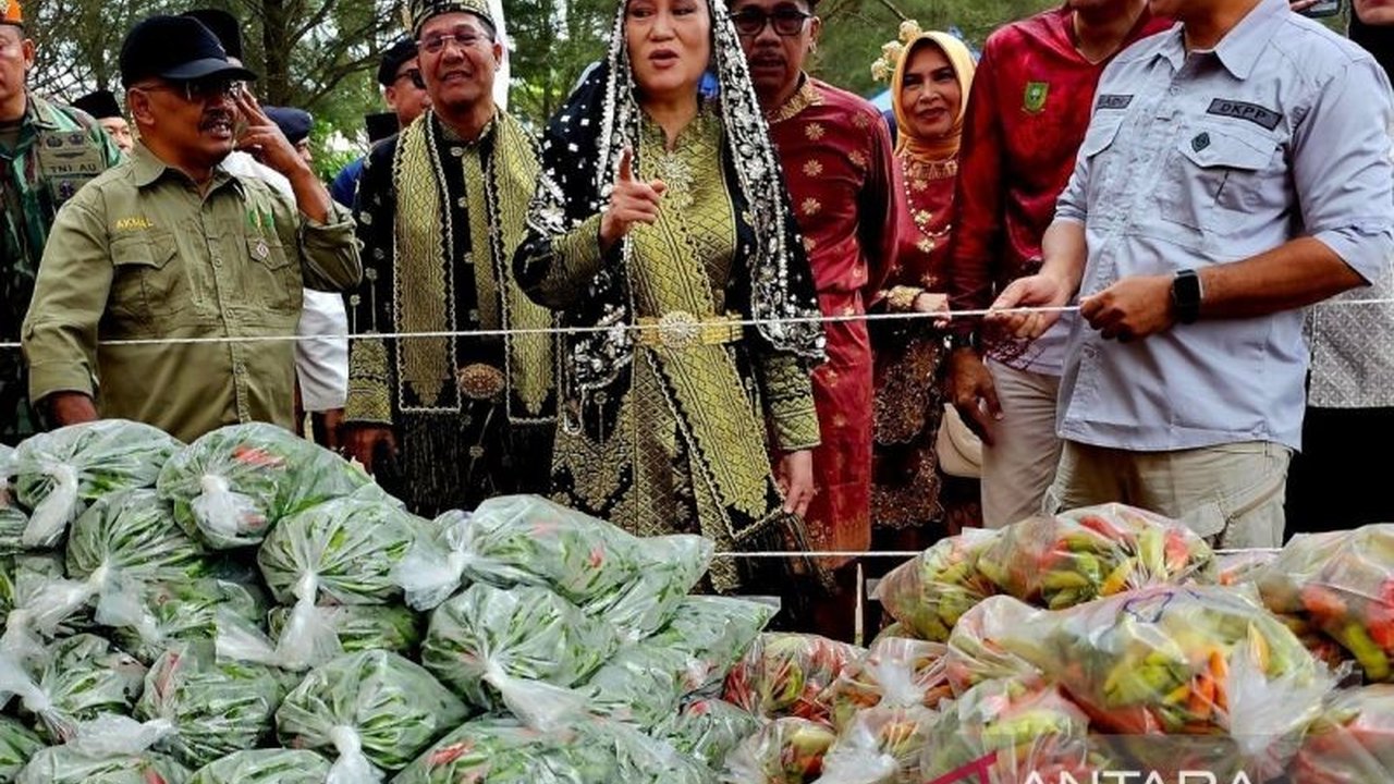 Pemerintah Kabupaten Natuna menggelar Pasar Murah Natuna untuk membantu masyarakat mendapatkan kebutuhan pokok dengan harga terjangkau menjelang HUT RI ke-80.