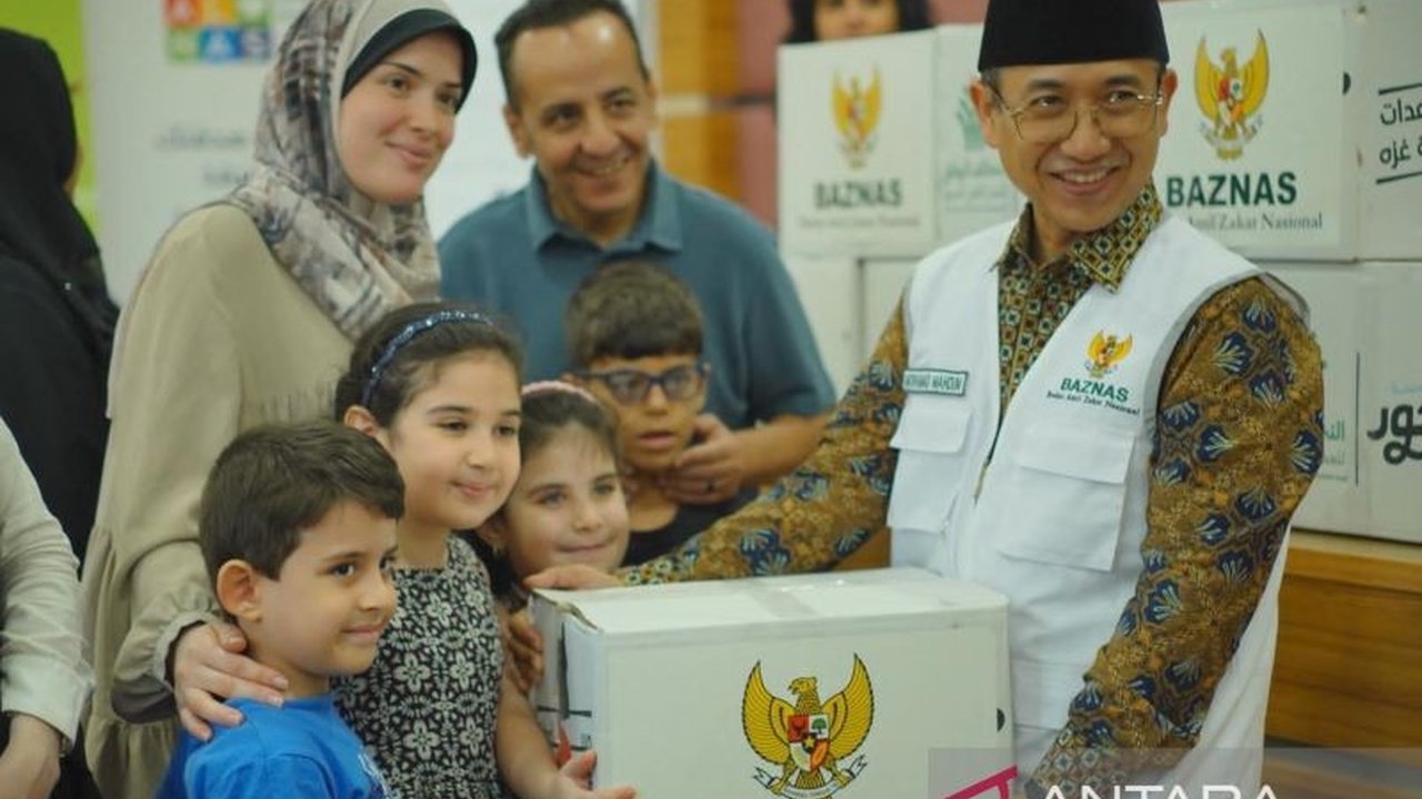 Baznas RI bersama KBRI Kairo menyalurkan bantuan mendesak kepada pengungsi Palestina di Mesir. Simak bagaimana Bantuan Baznas Palestina Mesir ini meringankan beban mereka.
