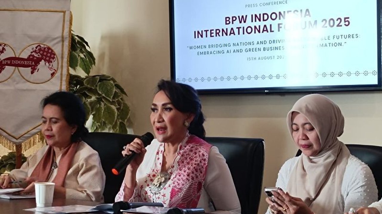 Dari pemecah batu apung hingga forum global, upaya pemberdayaan perempuan terus digalakkan. Simak bagaimana inisiatif ini membuka jalan kemandirian ekonomi dan masa depan berkelanjutan.
