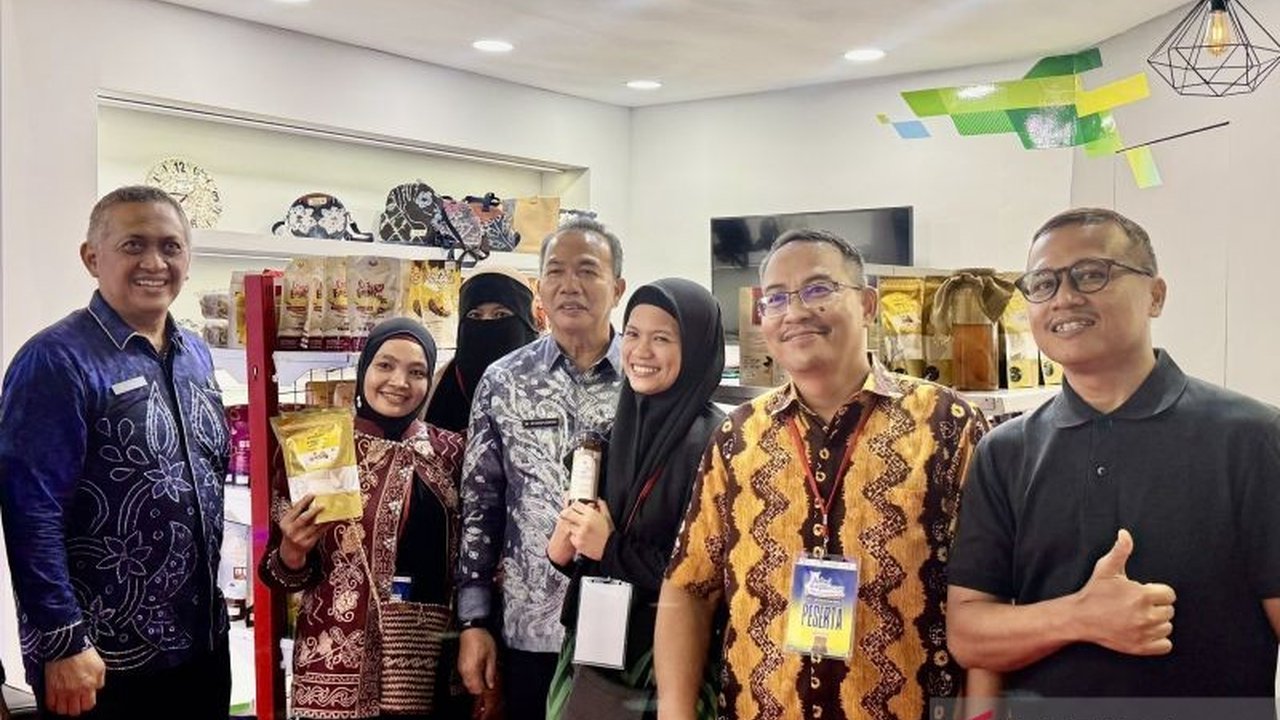 Gelaran Kalsel Expo 2025 di Banjarbaru sukses besar dengan total transaksi mencapai Rp14 miliar dan menarik lebih dari 600 ribu pengunjung. Simak detail keberhasilannya!