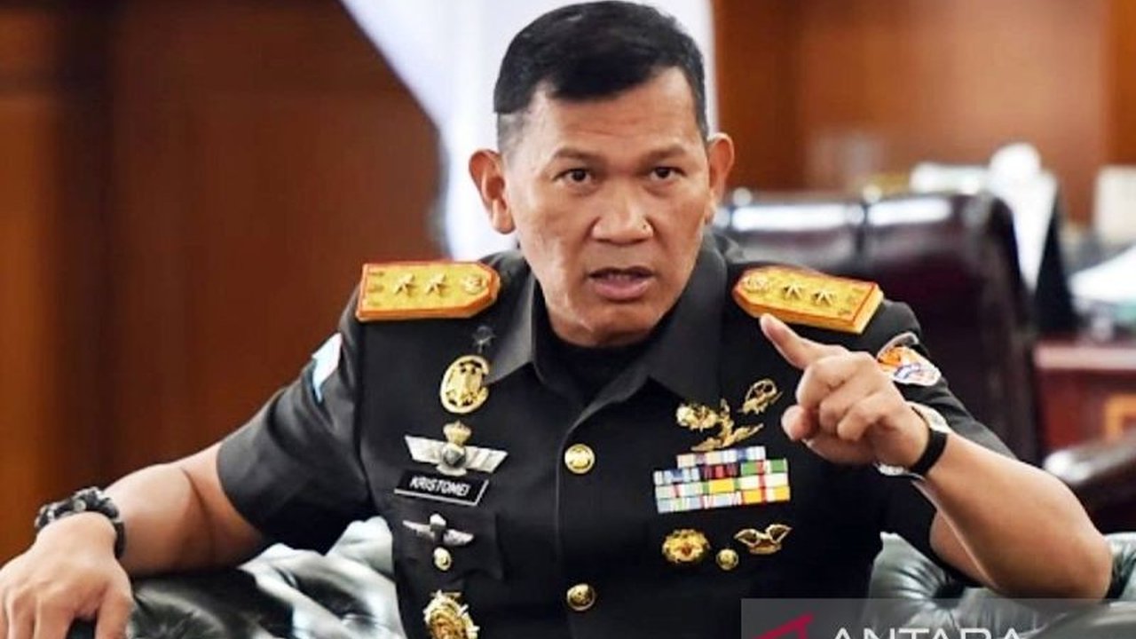 TNI tindak OPM di tiga lokasi berbeda, berhasil melumpuhkan delapan anggota jelang HUT Ke-80 RI. Bagaimana operasi ini menjaga keamanan Papua?