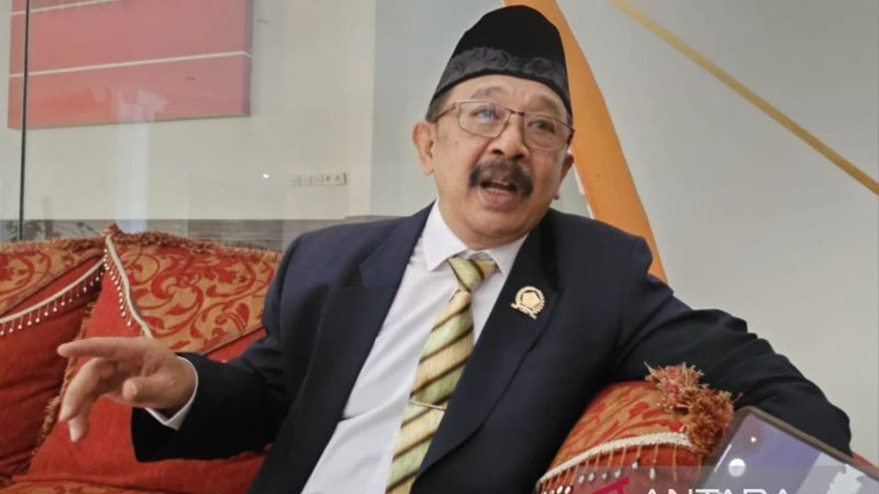 DPRD Kota Malang mendesak Pemkot segera menyusun regulasi teknis pembatasan penggunaan plastik. Langkah ini vital demi menjaga lingkungan dan kesehatan masyarakat.