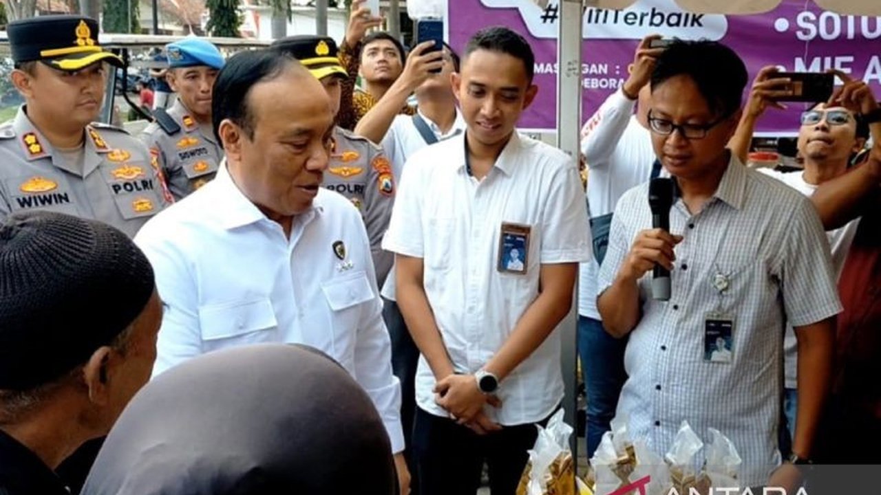 Polri dan Pemkot Madiun bersinergi membangun dua unit Dapur SPPG di Kanigoro. Langkah ini percepat program Makan Bergizi Gratis, targetkan ribuan porsi harian.