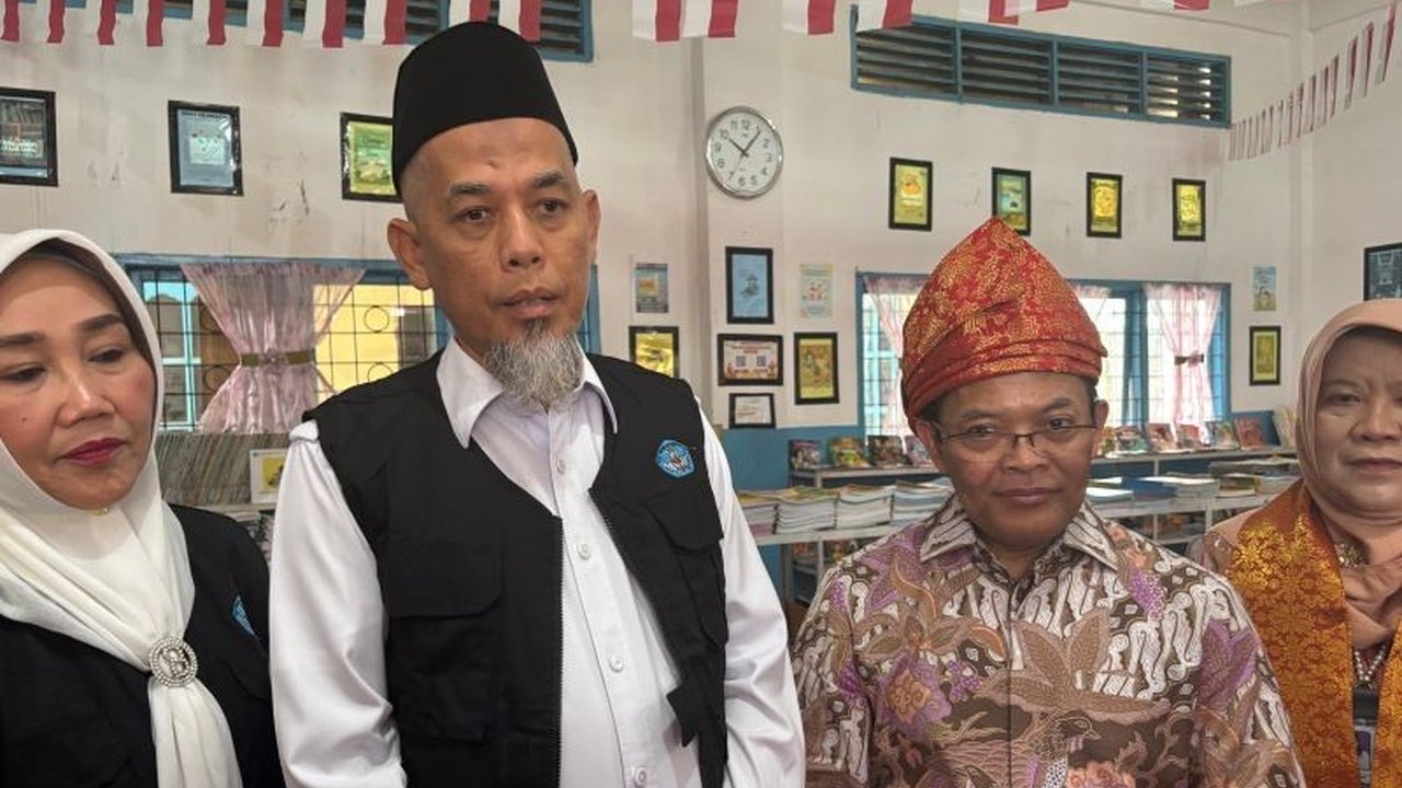 Kementerian Pendidikan Dasar dan Menengah (Kemendikdasmen) akan menyalurkan bantuan buku sekolah pada tahun 2026. Ketahui persiapan dan target penerima bantuan ini.