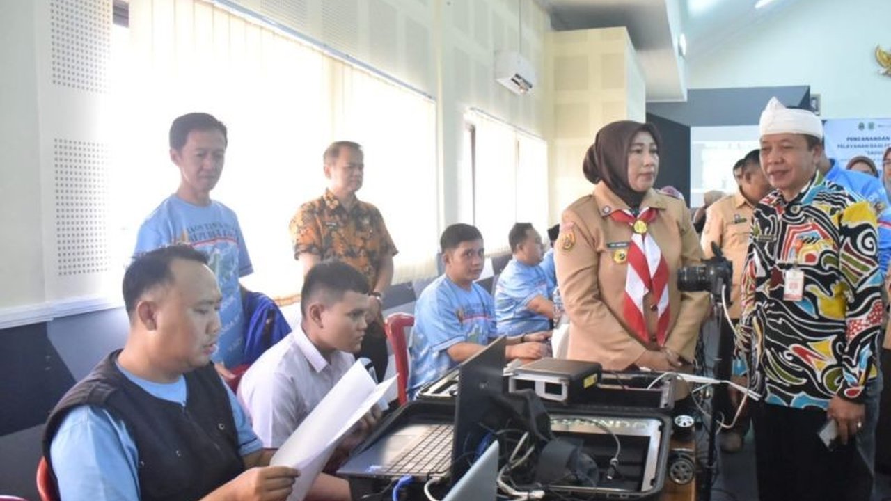 Pemkab Kuningan meluncurkan program Sadulur Disabilitas, sebuah inisiatif Layanan Adminduk Difabel yang menjamin kemudahan akses dokumen kependudukan bagi penyandang disabilitas. Simak selengkapnya!
