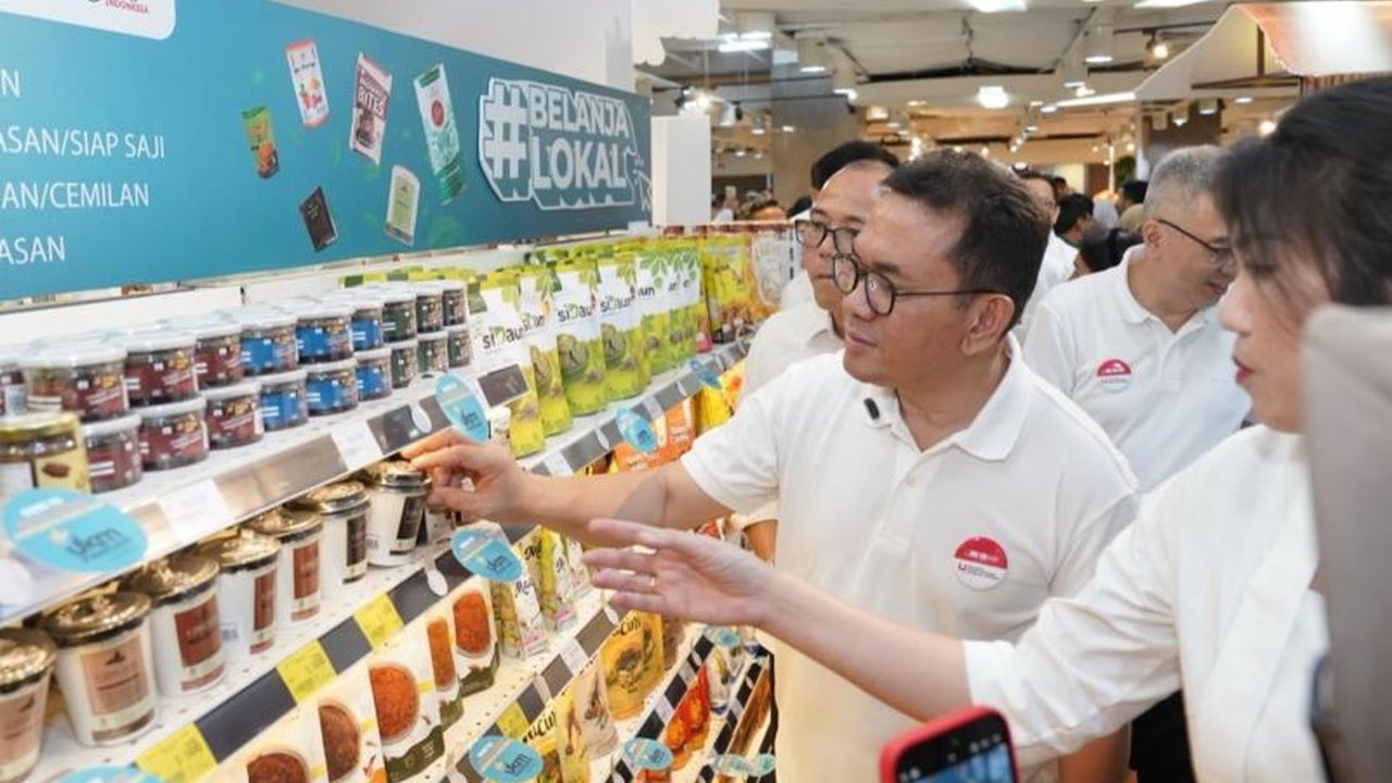 Kementerian Perdagangan membuka akses bagi UMKM Pangan ke ritel modern, menandai komitmen pemerintah memperkuat pasar domestik. Bagaimana strategi ini akan memperluas jangkauan produk UMKM?