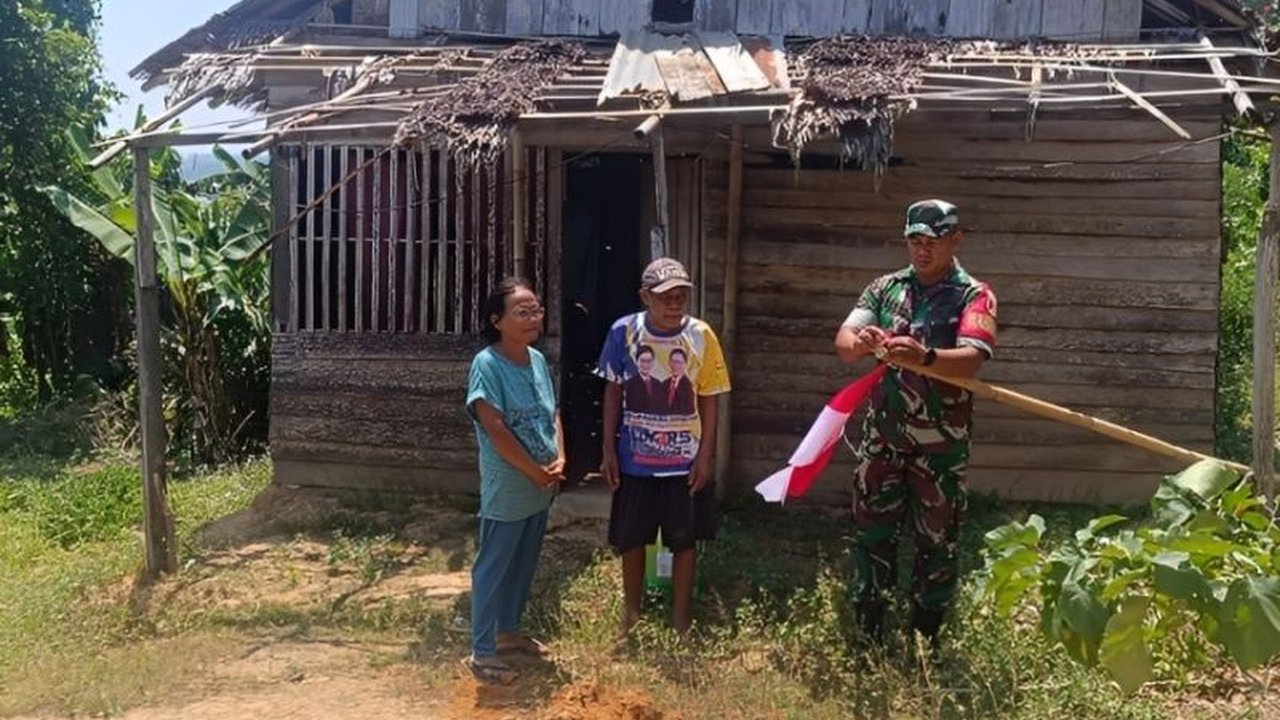 Rayakan HUT ke-80 RI, Kodim Poso Gelar Bakti Sosial Bagikan Bendera dan Beras untuk Warga Kurang Mampu