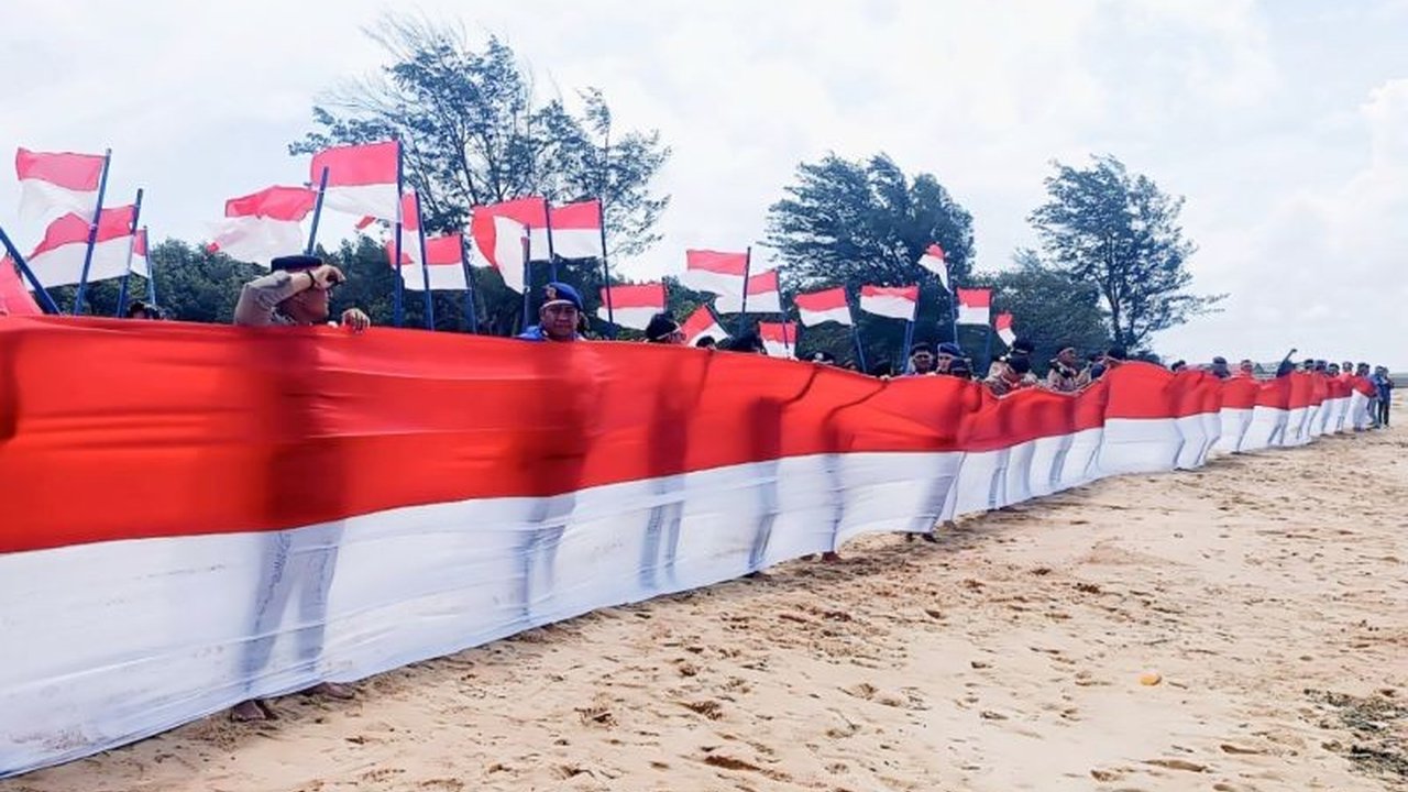Polres Kotim merayakan HUT ke-80 Kemerdekaan RI dengan Pembentangan Bendera Merah Putih sepanjang 80 meter di Pantai Ujung Pandaran. Simak detail kegiatan nasionalisme ini!