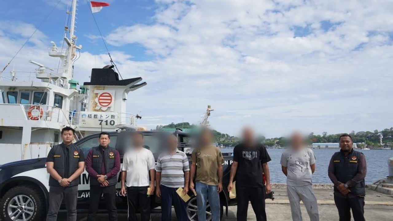 Imigrasi Sabang deportasi lima WNA Iran awak kapal Khorramshahr Express karena overstay. Pelanggaran izin tinggal ini berujung penangkalan masuk Indonesia.