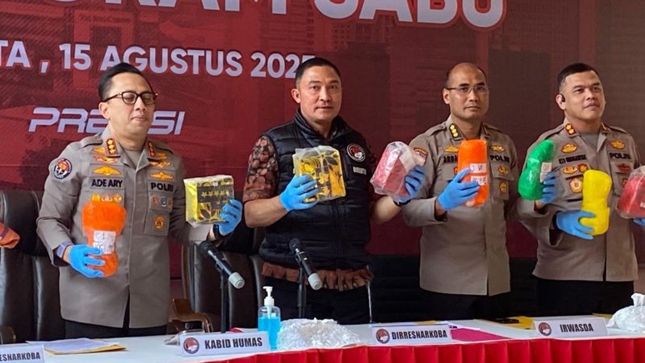 Polda Metro Jaya berhasil membongkar jaringan peredaran narkoba bungkus teh China dengan menyita 516 kg sabu. Terungkapnya modus ini membuat publik bertanya-tanya.