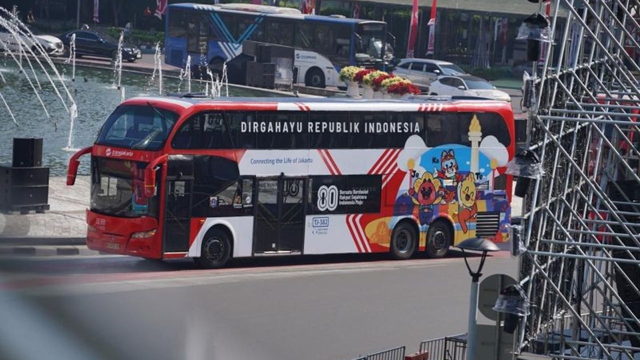 Transjakarta merayakan HUT ke-80 Kemerdekaan RI dengan meluncurkan warna baru pada tujuh armada busnya, mempromosikan IP lokal Indonesia.