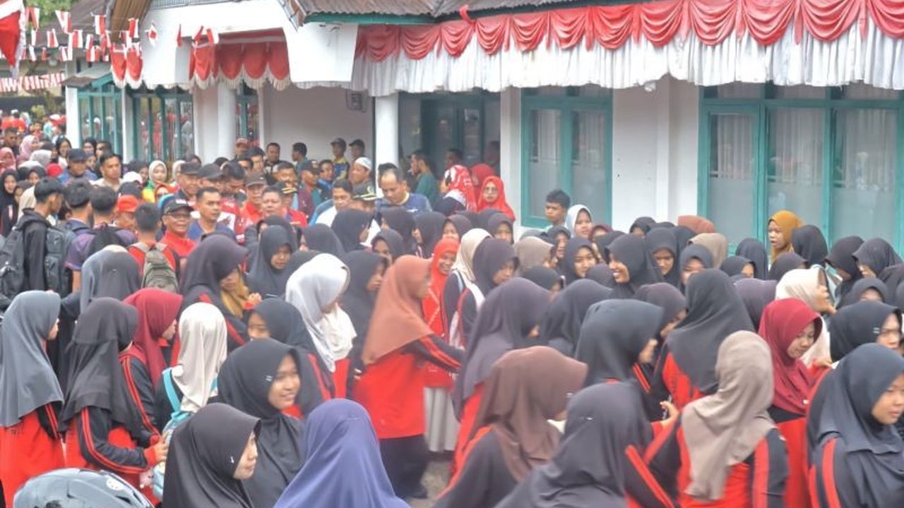 Kemenag Pasaman sukses gelar Jalan Sehat Kerukunan umat beragama, melibatkan ribuan peserta dari berbagai latar belakang, demi memperkuat persatuan dan kesatuan menjelang HUT ke-80 RI.