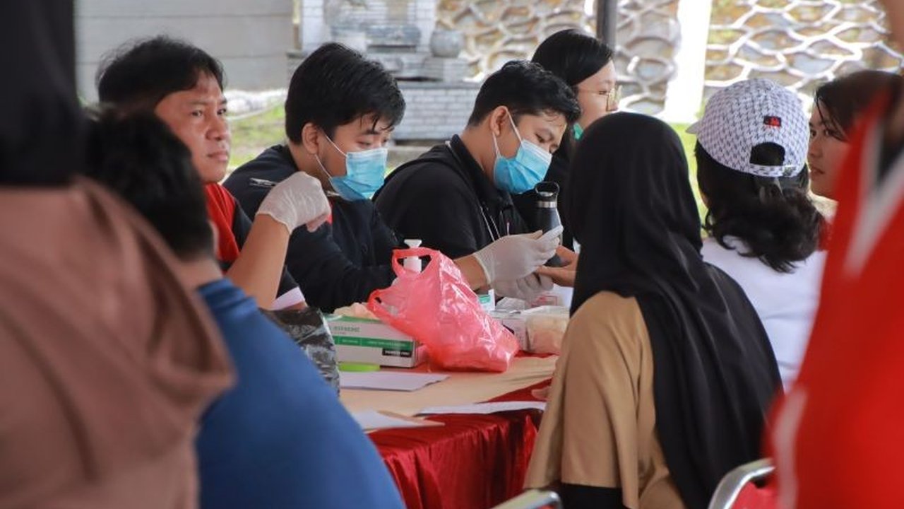 Pemerintah Kabupaten Bengkayang gelar Cek Kesehatan Gratis Bengkayang dalam rangka HUT ke-80 RI. Cari tahu layanan apa saja yang tersedia dan manfaatnya bagi masyarakat!