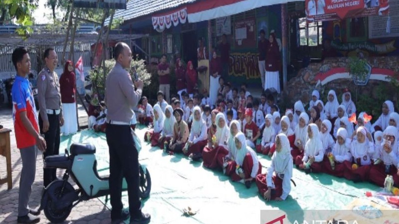 Polresta Banjarmasin gencar edukasi sepeda listrik kepada pelajar SD, mengingatkan pentingnya keselamatan dan kepatuhan terhadap aturan demi mencegah kecelakaan.