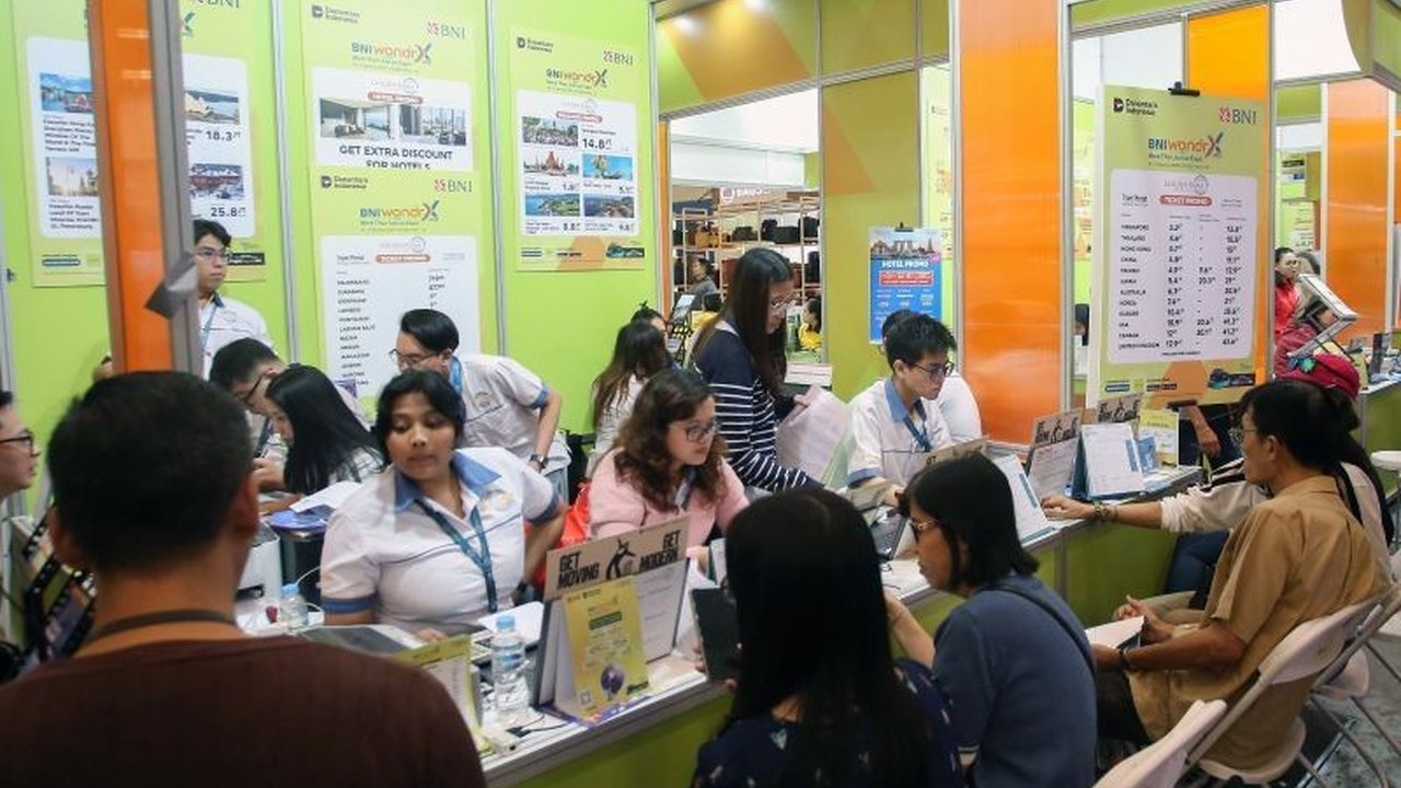 Pameran BNI WondrX 2025 sukses menarik perhatian dengan promo tour & travel menggiurkan. Temukan mengapa acara ini menjadi incaran para pencari diskon perjalanan!