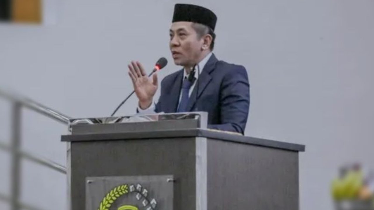 Bupati Karawang Aep Syaepuloh mendesak pelaku usaha tambang, termasuk galian C, untuk segera mengurus izin tambang Karawang demi kepatuhan hukum dan mendukung investasi yang bertanggung jawab.